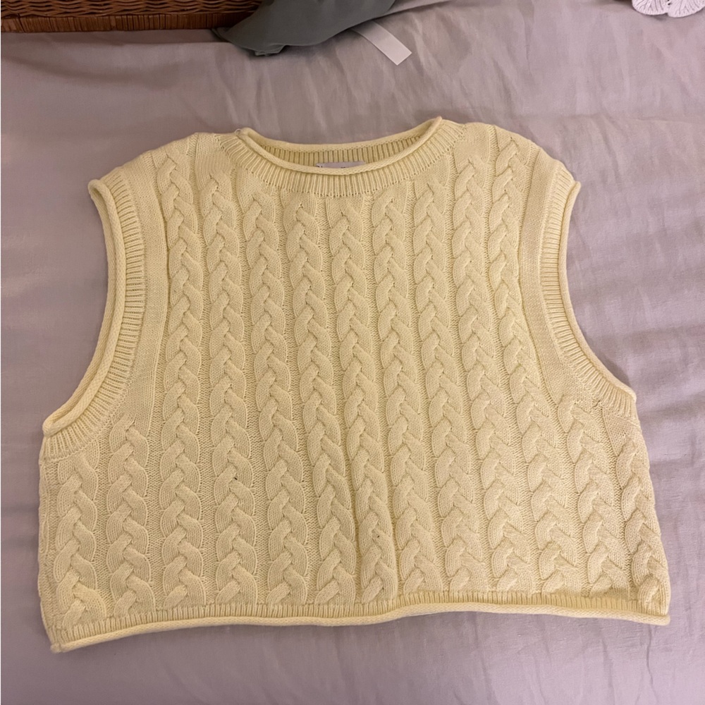 Zara pale yellow knit cropped vest